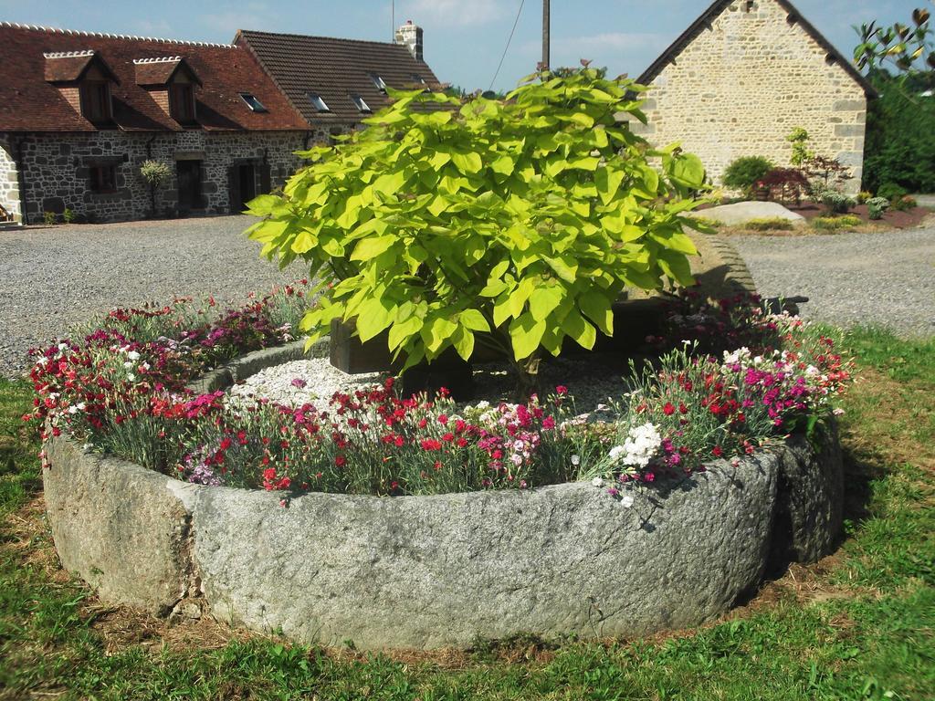 مبيت وإفطار Sainte-Marguerite-de-Carrouges Ferme Cidricole Hugues Desfrieches الغرفة الصورة